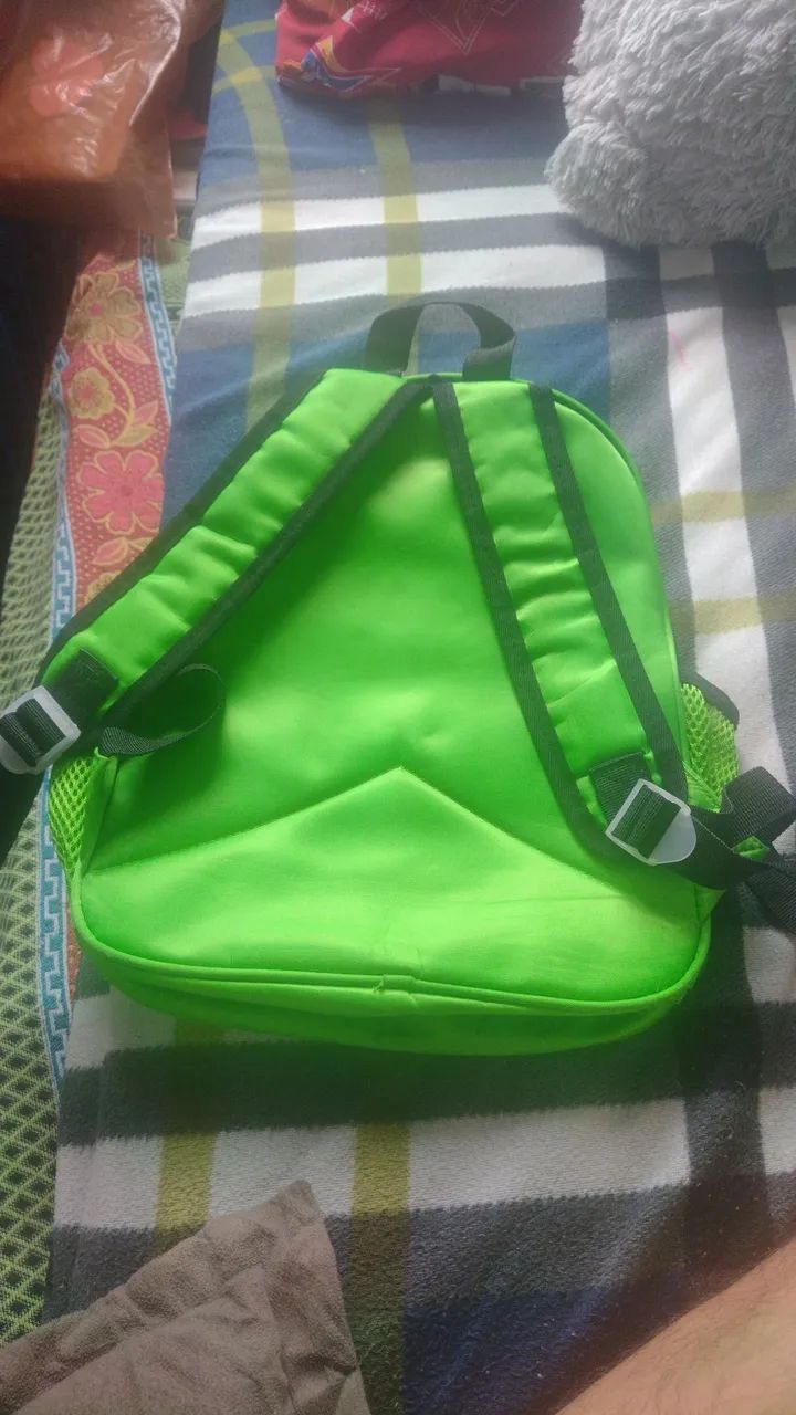Mochila infantil Puket com designe 3D de dinossauro  - Foto 3