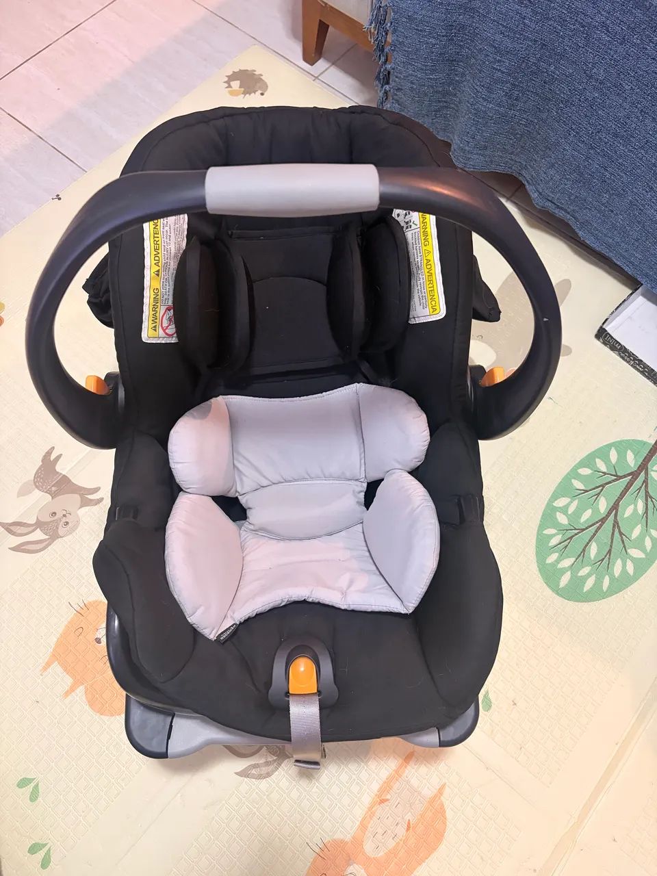 Bebê conforto chicco seminovo com base para carro