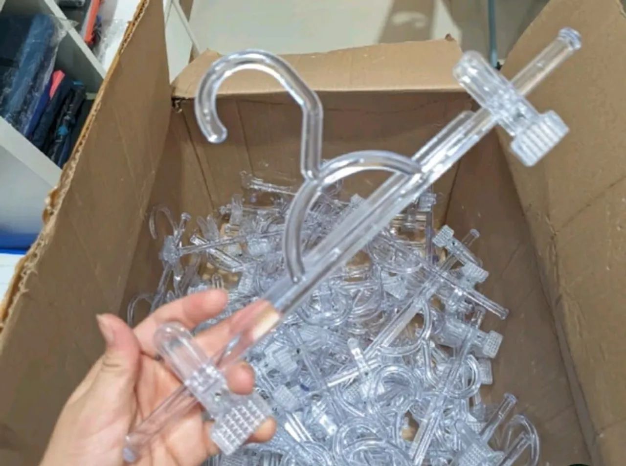 20 cabides com presilhas acrílico  - Foto 2