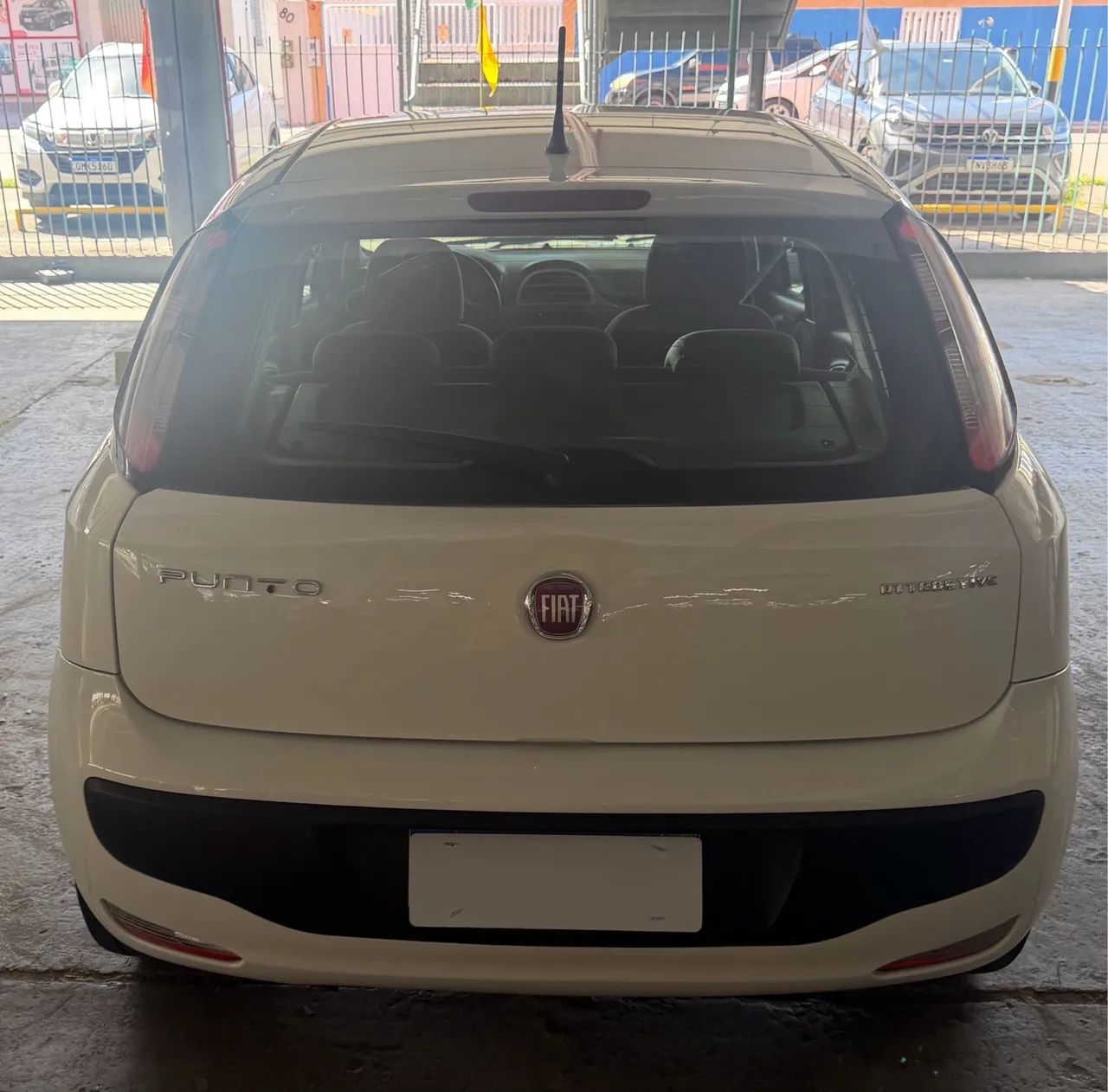 Fiat Punto Attractive 1.4 Fire Flex 8V 5P 2013 - Foto 3
