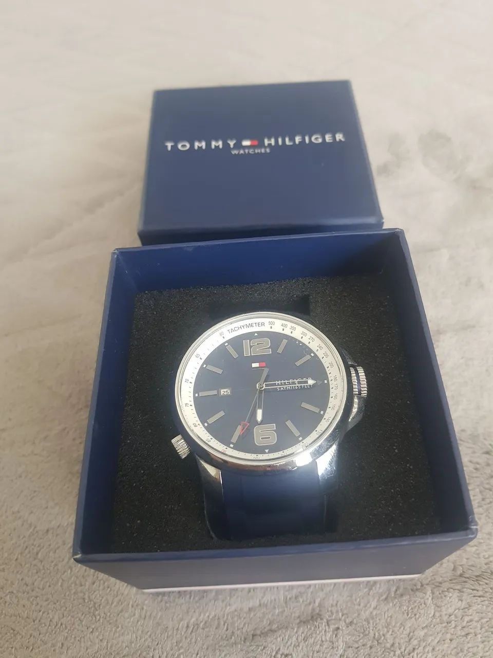 Vendo um lindo relógio da Tommy original.