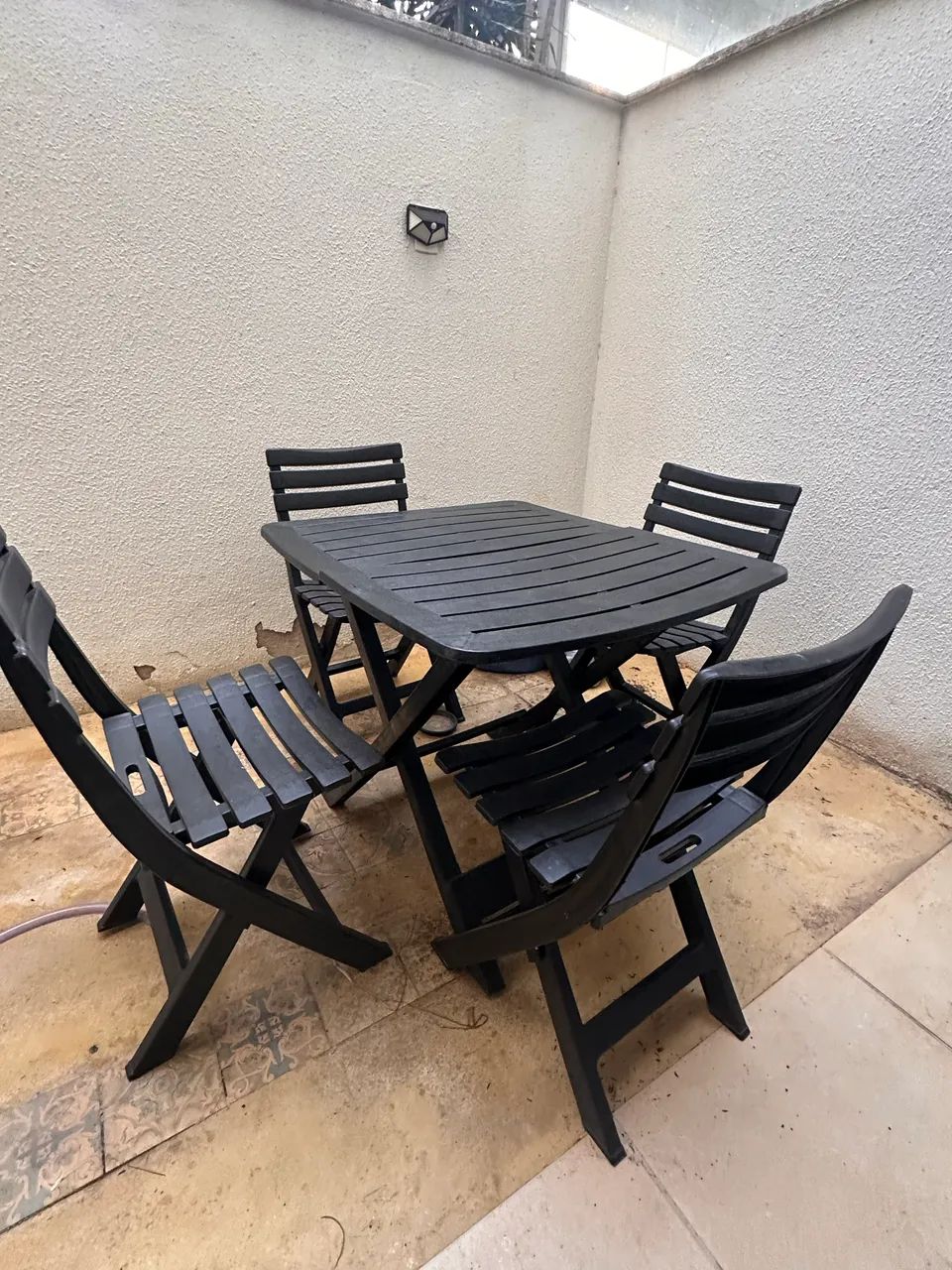 Mesa dobrável + 4 cadeiras