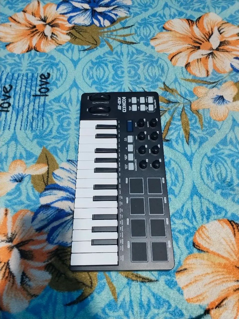 Teclado controlador 25 teclas (8 pads e knobs)