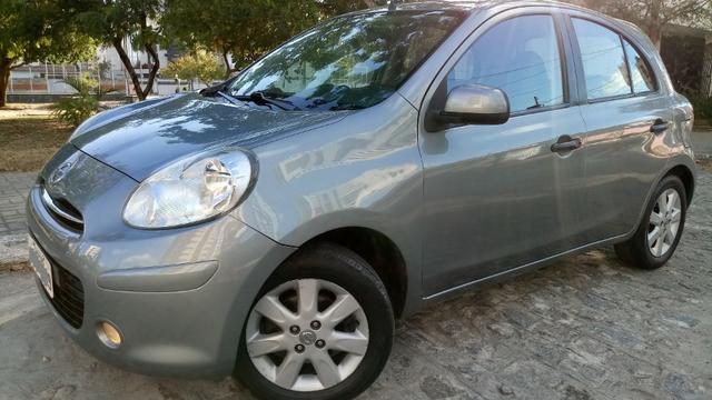 Vendo/Troco March 1.6 Novíssimo !!!