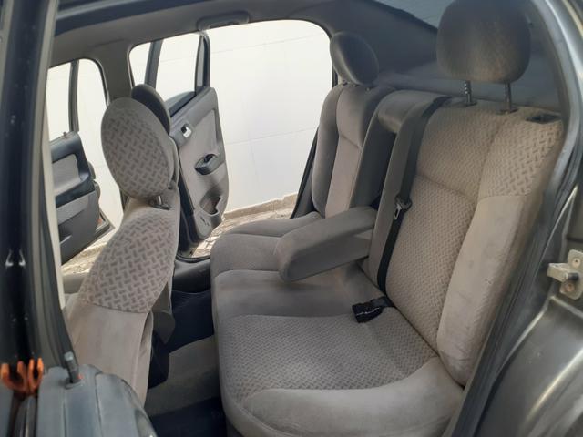 Chevrolet Astra CD 2.0 Sedan 2004 - Foto 13