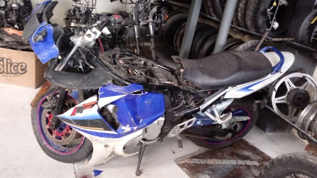 Sucata de moto para retirada de peças Suzuki GSX 650f 2010 - Foto 3