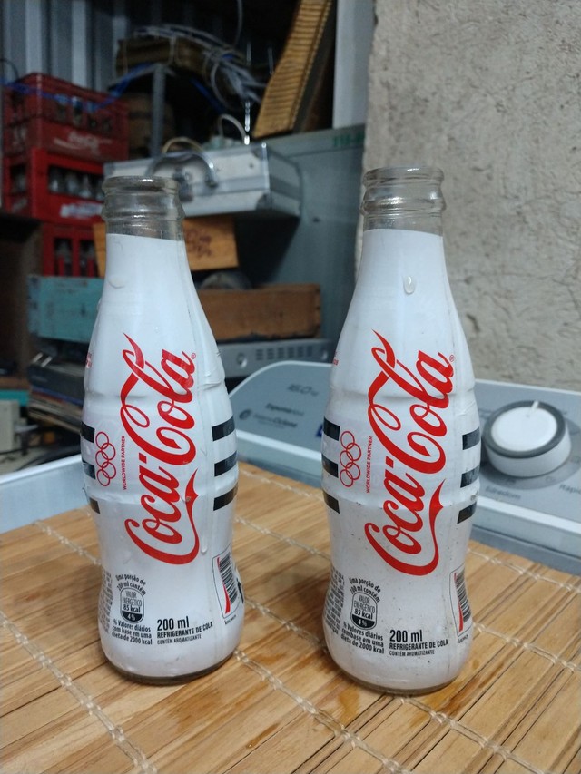 Duas garrafas refrigerante antigas coleção  - Foto 3