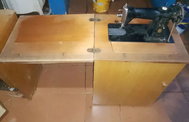 Vendo máquina de costura antiga Singer
