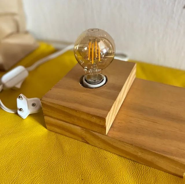 Luminária com lâmpada 