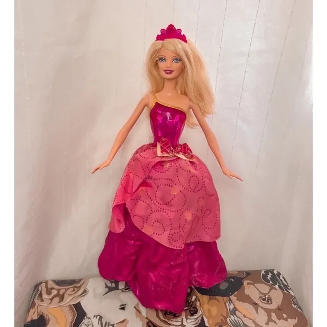 Barbie em Escola de Princesas - Ela é Uma Princesa (AUDIO) 