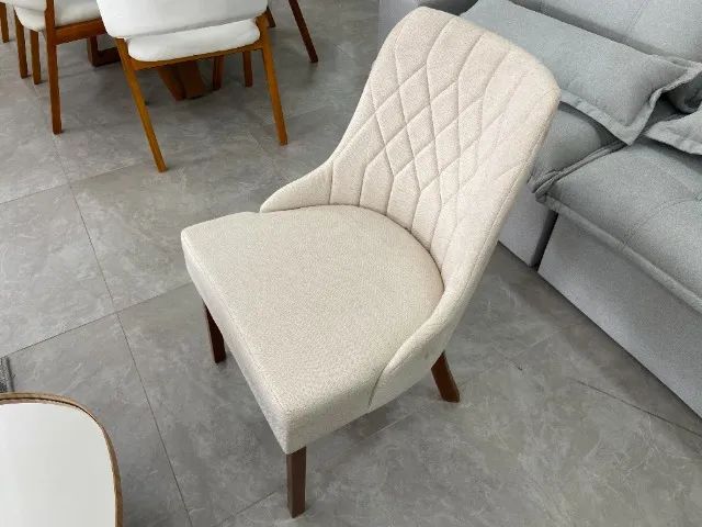 Cadeira de Jantar com Estrutura Reforçada - Design Moderno e Elegante!