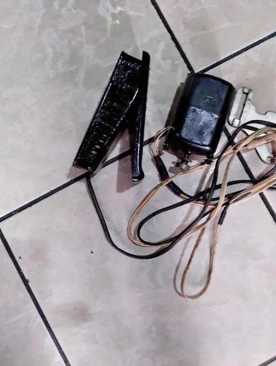 Motor de máquina de costura e pedal antiga funcionando. - Foto 3