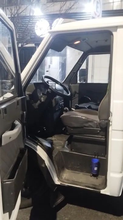 Caminhão Iveco 2002 - Baú - Ótimo estado! - Foto 4