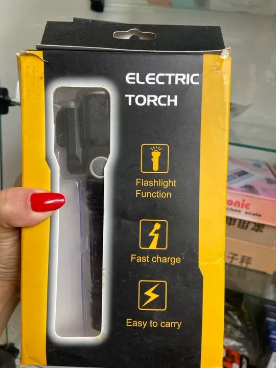 Lanterna Elétrica Portátil - Recarregável, Iluminação Potente e Fácil de Carregar