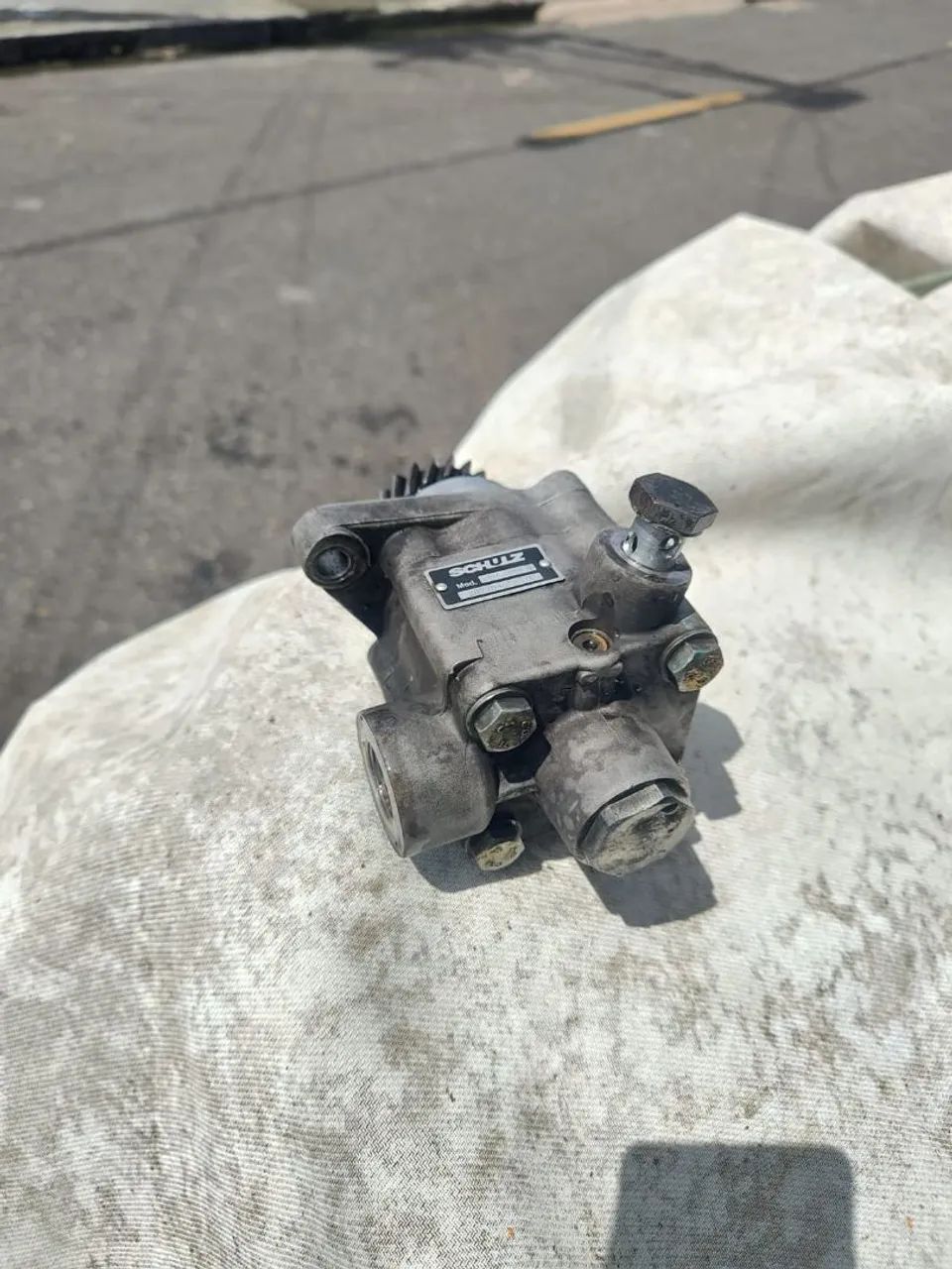 Bomba de direção hidráulica - Caminhão/ Ônibus e Compressor LK39 360CC - Foto 2