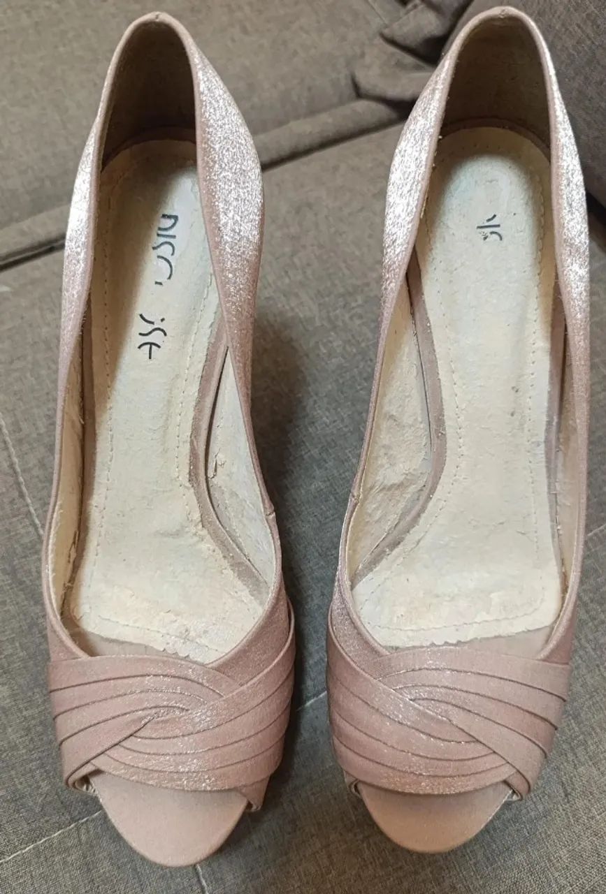 Sapato peep-toe tecido