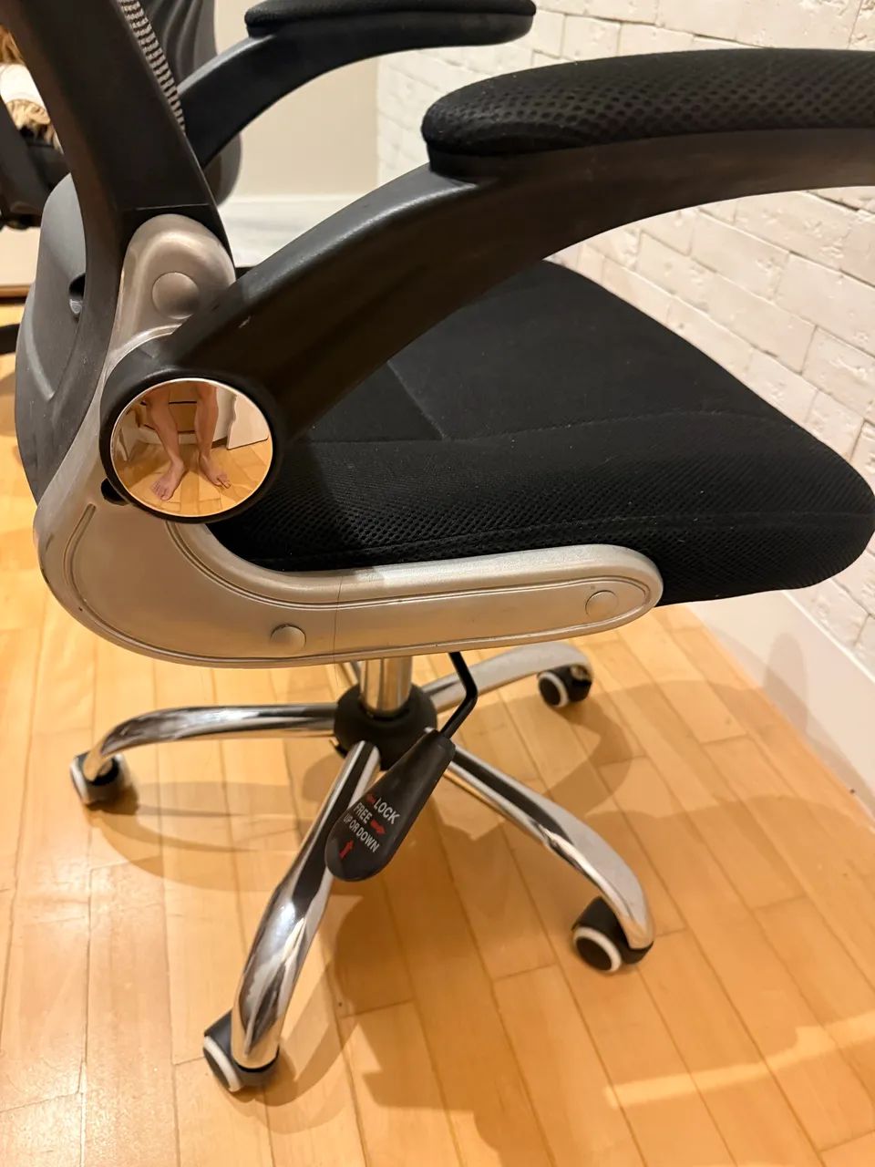 Cadeira Escritório Preta Ajustável e Confortável - Foto 3