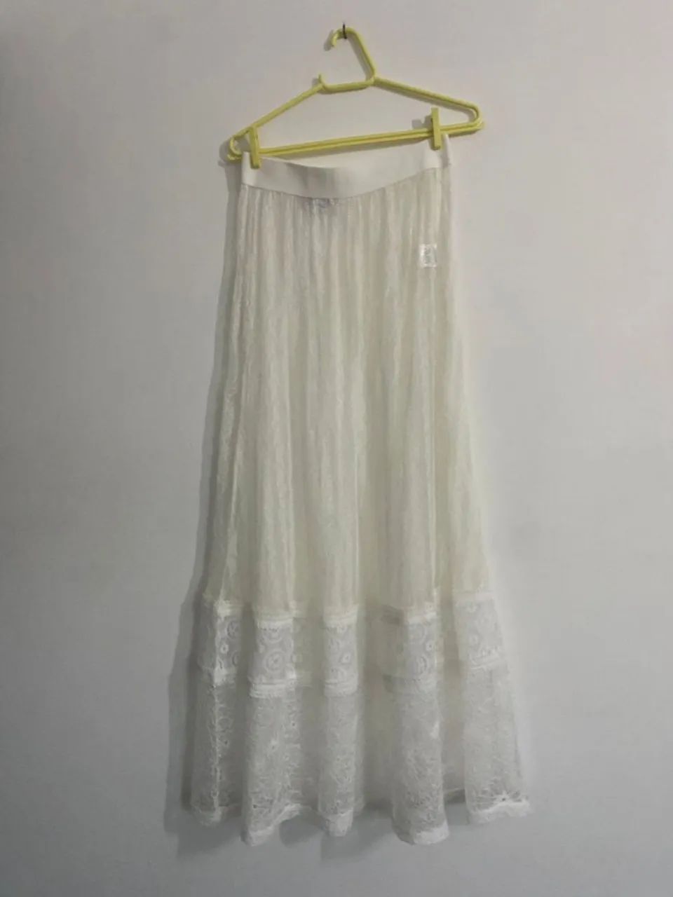 Saia branca transparente de renda .  - Foto 4