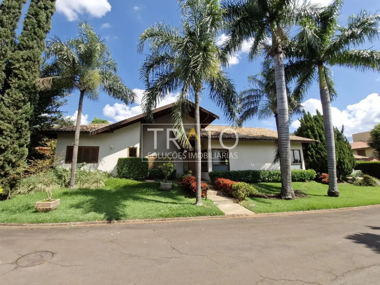 Casa térrea para venda ou locação em Barão Geraldo com 4 dormitórios, sendo 4 suítes