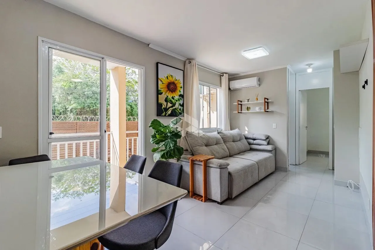 Apartamento 2dormítórios/Quartos.Pátio. Sacada.Vaga de Estacionamento