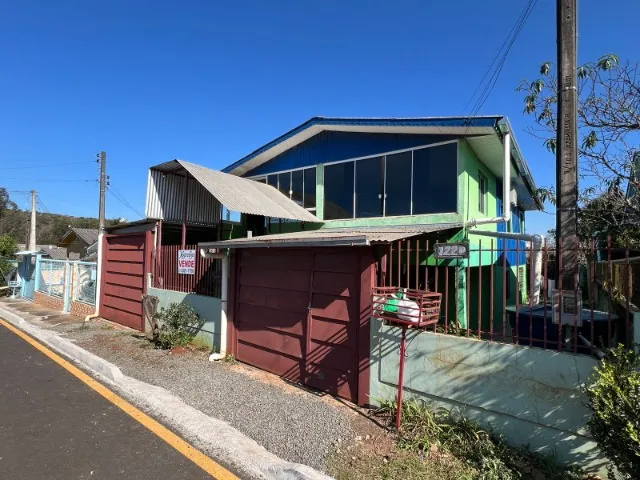 Casa em terreno de 480 m² por R$ 399 mil