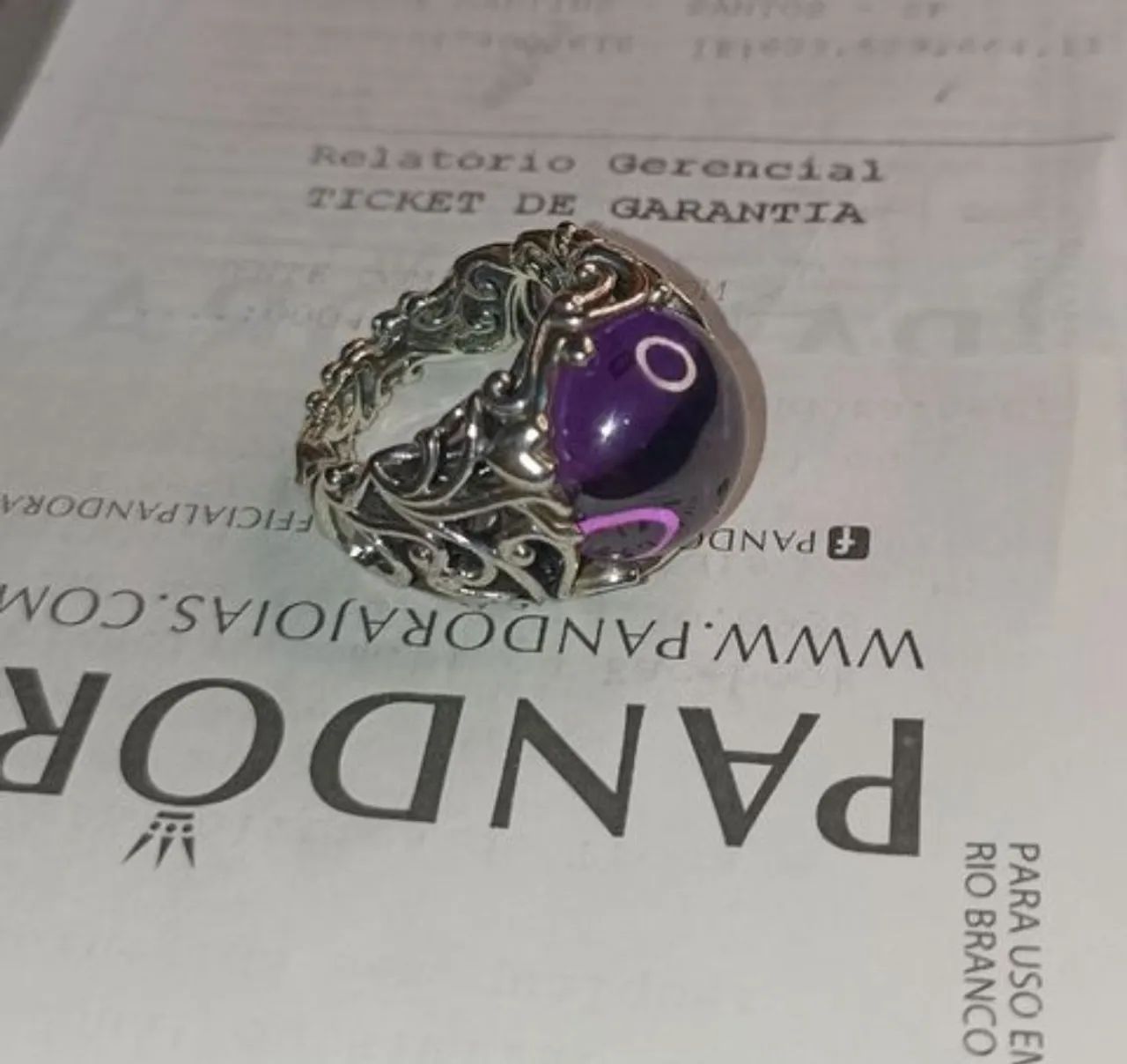 Anel Pandora com pedra roxa