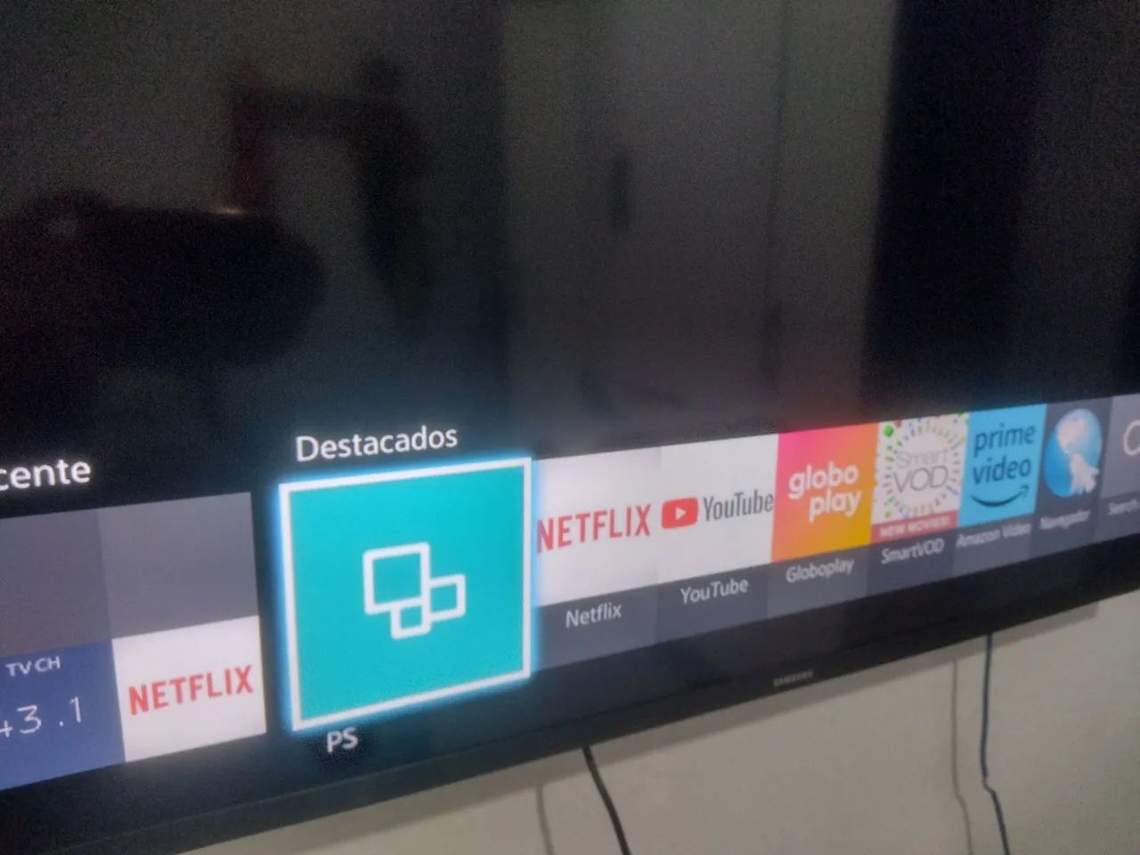 Vendo uma tv smart 40 polegadas da Samsung wi-fi Netflix YouTube pezinho controle - Foto 5