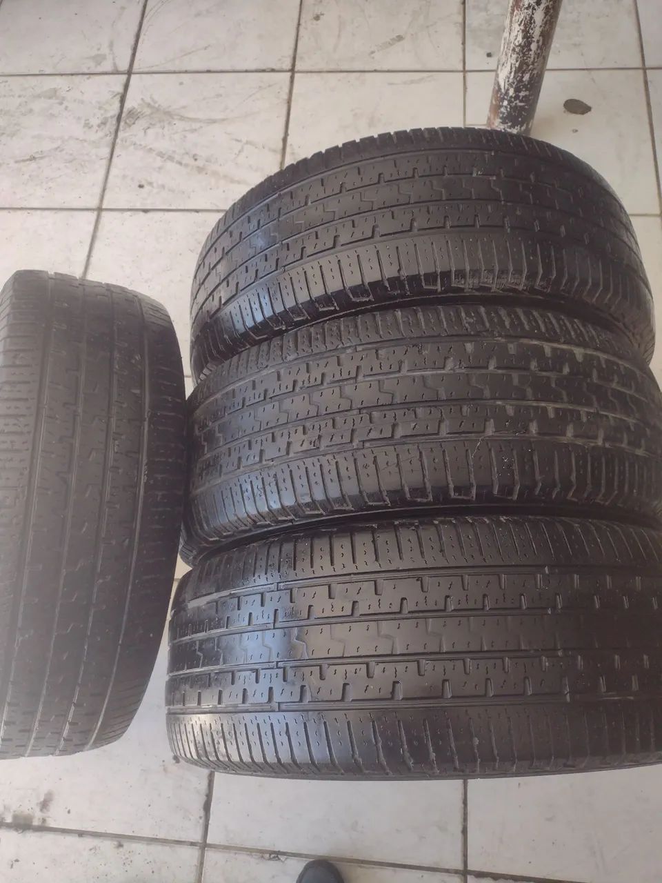 4 pneus semi novos 235/60/18 Goodyear $ 699