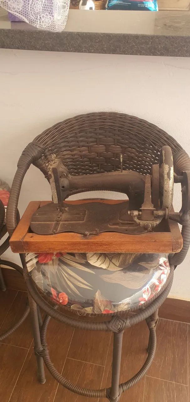 Máquina de Costura Antiga