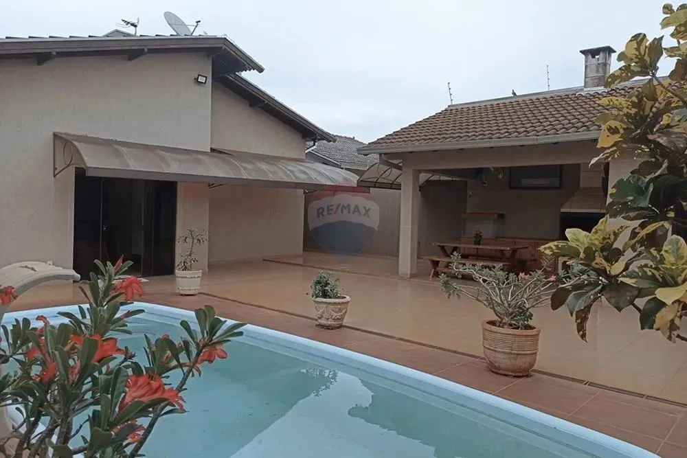 Casa com piscina no Jardim Agua Boa! Conforto Total