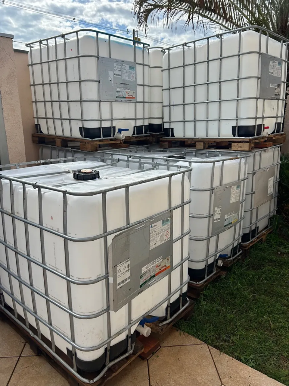 IBC Container 1000 Litros Praticamente Novos.