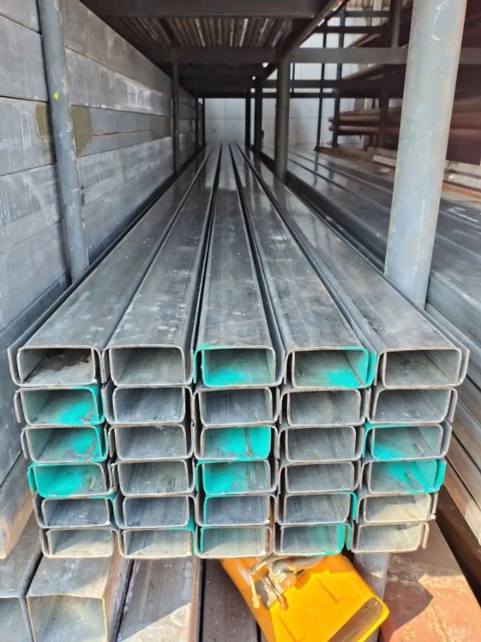 Viga u / Perfil u / Vigas de ferro / Terças de ferro / Estrutura Metálica