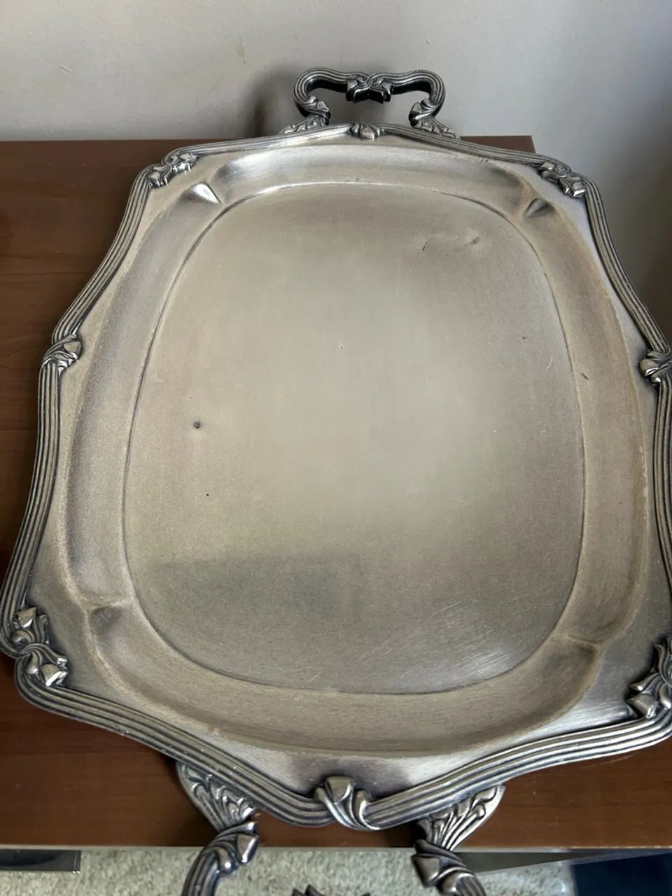 Bandeja Antiga em Prata-  com Detalhes Ornamentais