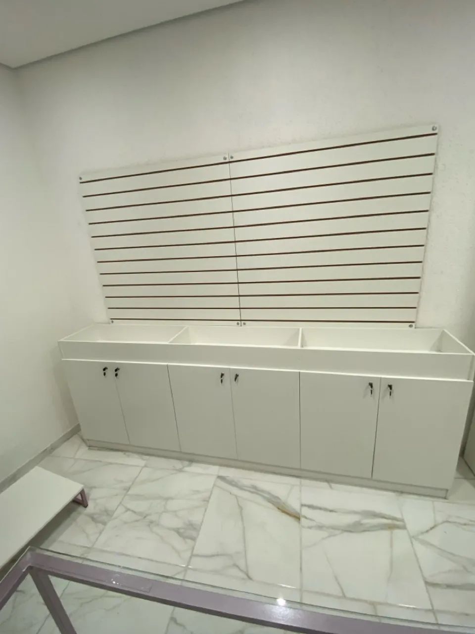 Armário e painel canaleta
