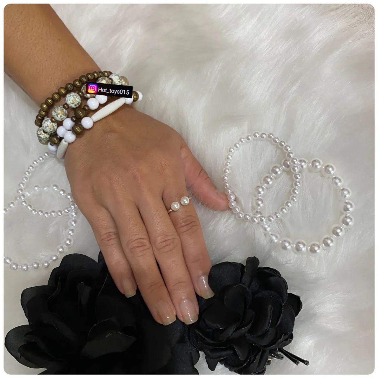 Conjunto de pulseiras com detalhes dou rados
