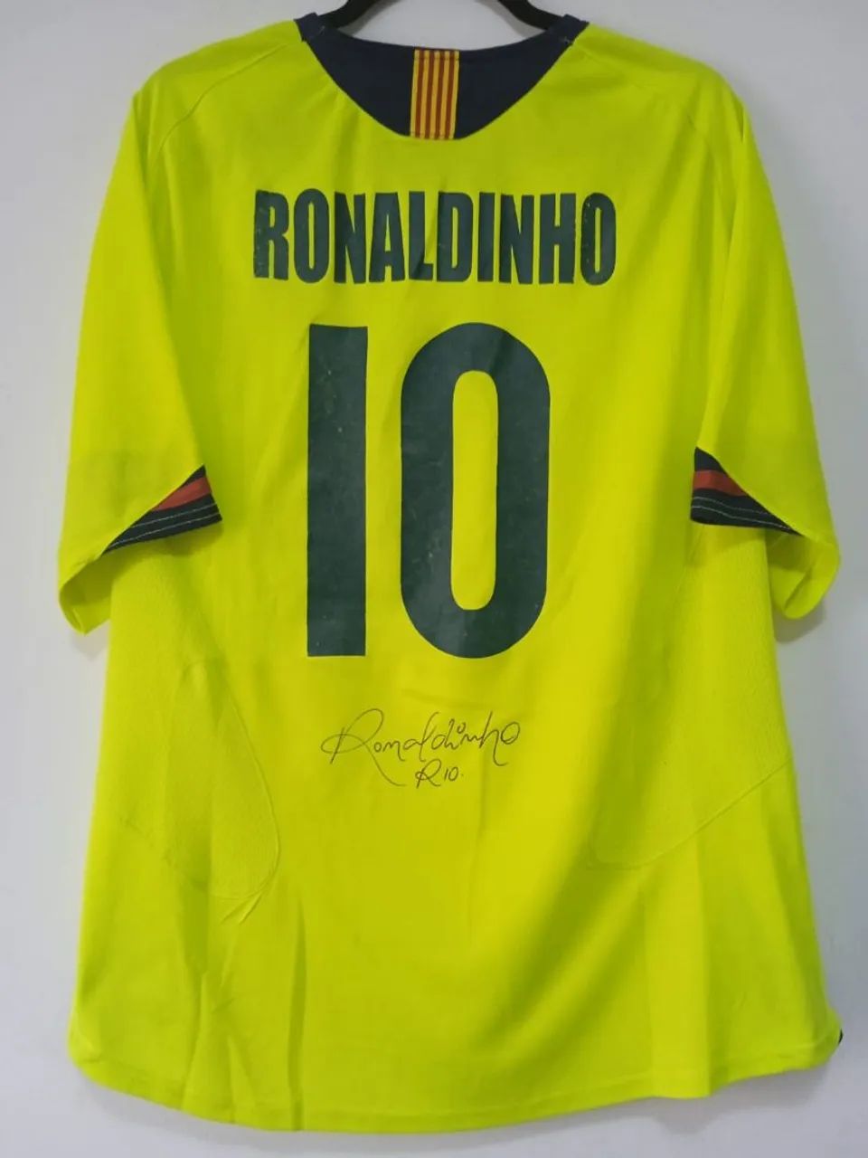 Camisa Barcelona 2005 / 2006 #10 Ronaldinho Autografada Certificada 3