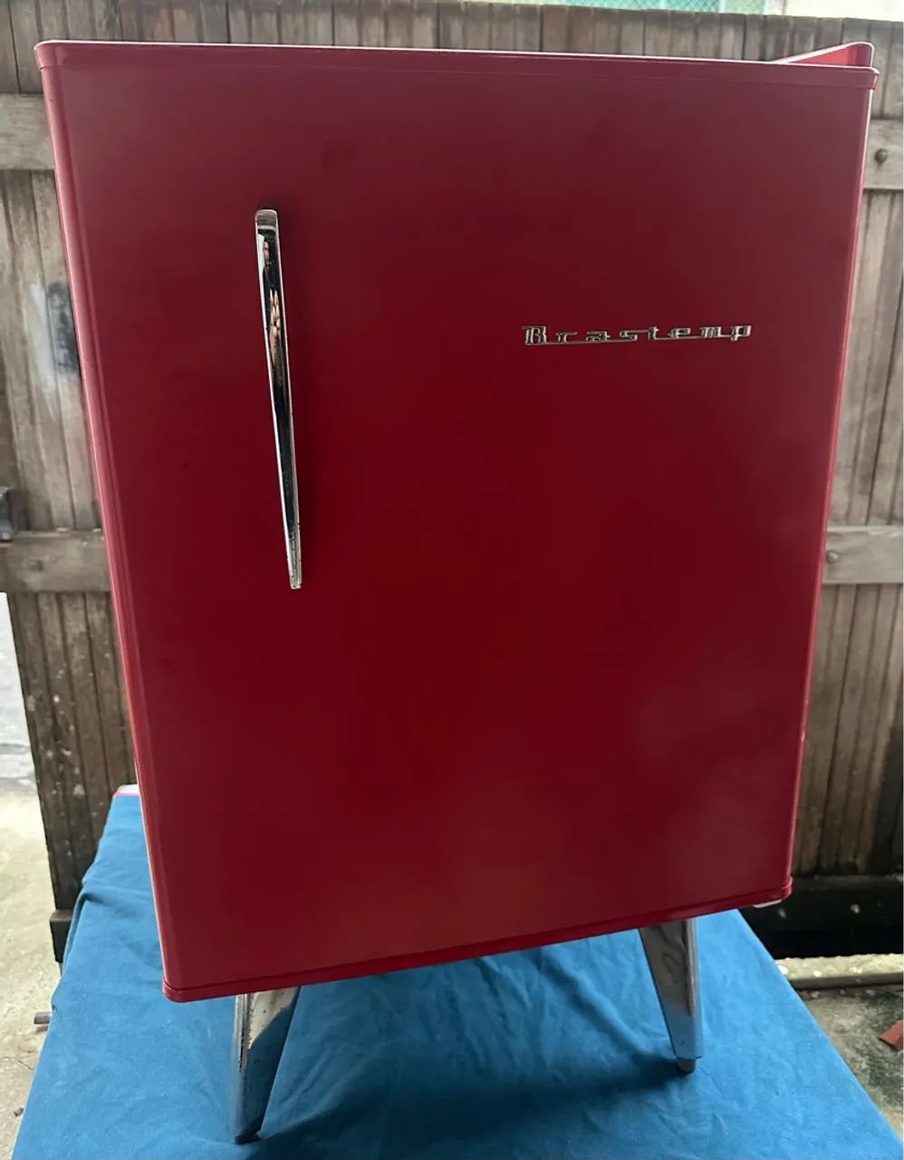 Frigobar retrô Brastemp vermelho 
