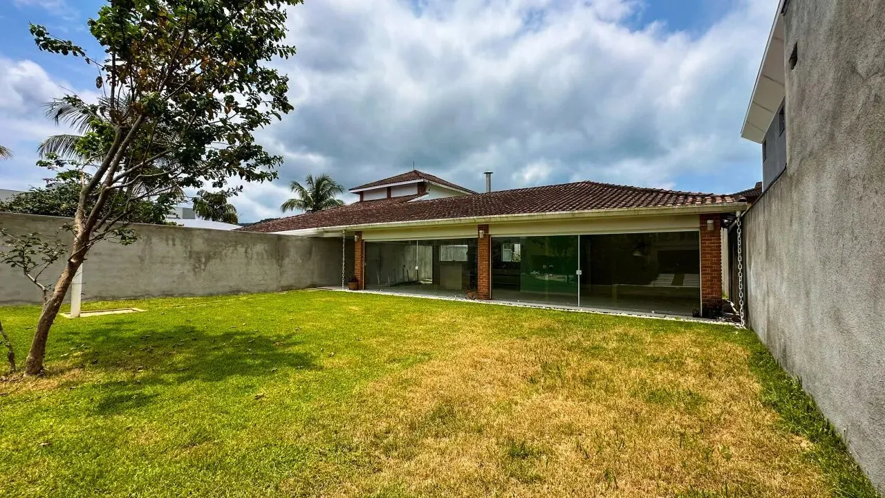 Terreno à venda no condomínio Acapulco em Guarujá