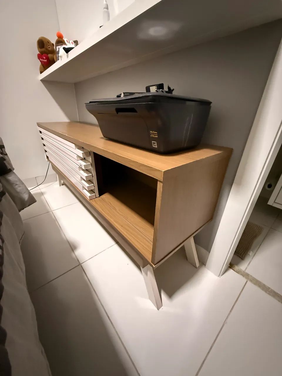 Rack, mesa, cadeira, cortina, impressora 