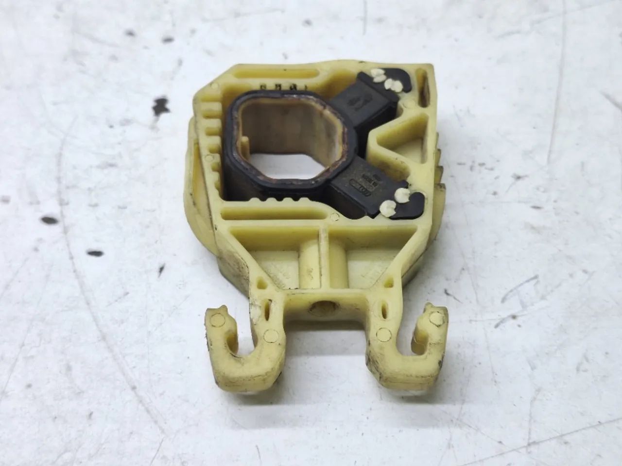 Suporte Direito Radiador Vw Tiguan 2.0 2021 5q0121367f