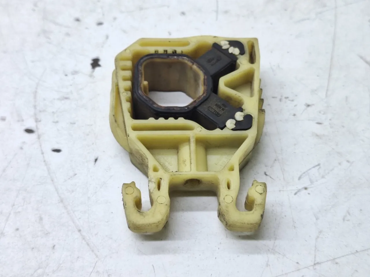 Suporte Direito Radiador vw tiguan 2.0 2021 5q0121367f