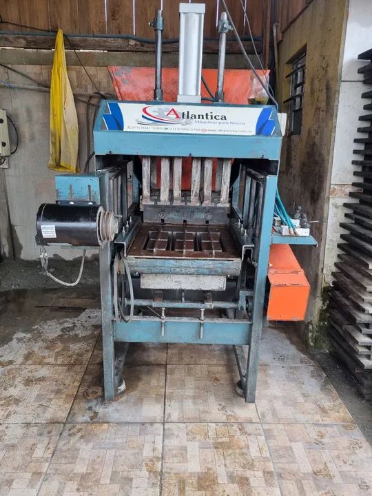 Maquina para Fabricação de Paver e Blocos de concreto. 
