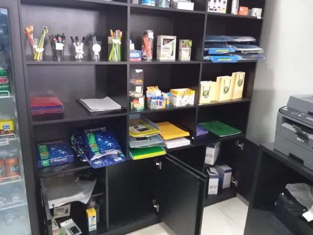 Armário em MDF Preto com 12 Nichos e 4 Portas - Excelente Estado!