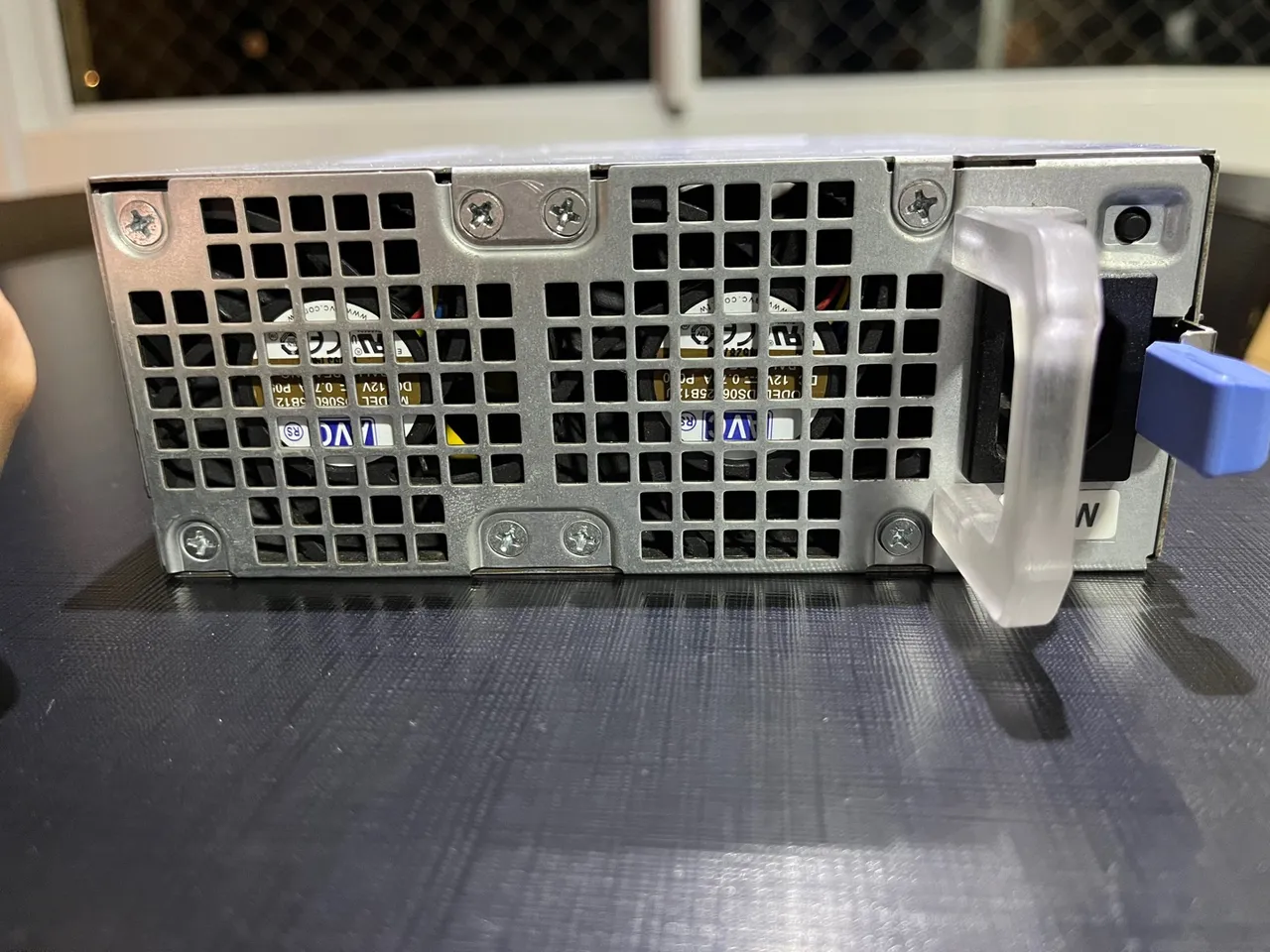 Fonte de PC Dell 685W - Usada