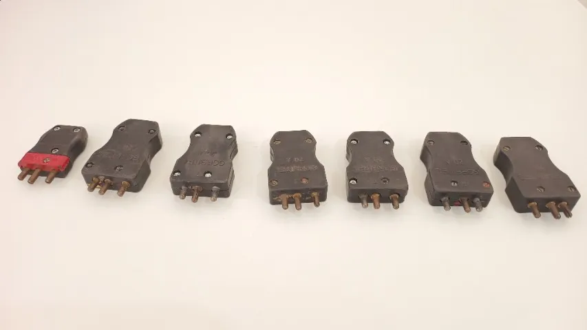 Lote com 7 Plugs Tomada Ptv Macho De 20a ( Cinema, Estúdio E Tv ) Usados.