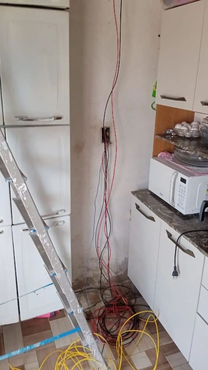 Eletricista  serviços de elétrica  internos