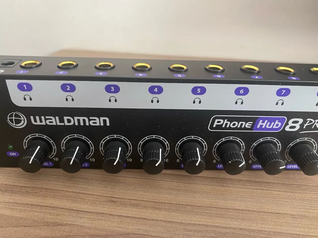 Phone Hub 8 - 8 Canais de Áudio para Fones de Ouvido