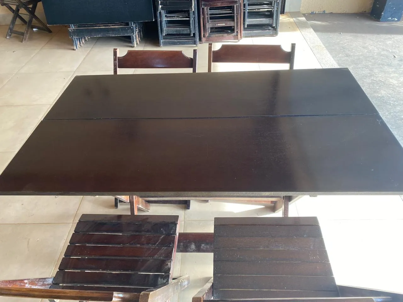 Conjunto de mesa de jantar com 4 cadeiras