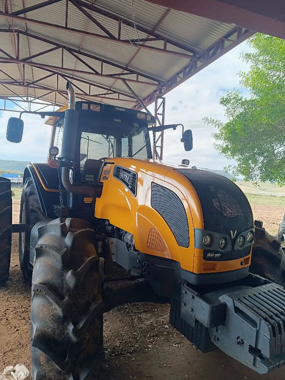 Trator Valtra BH 200 - Foto 2