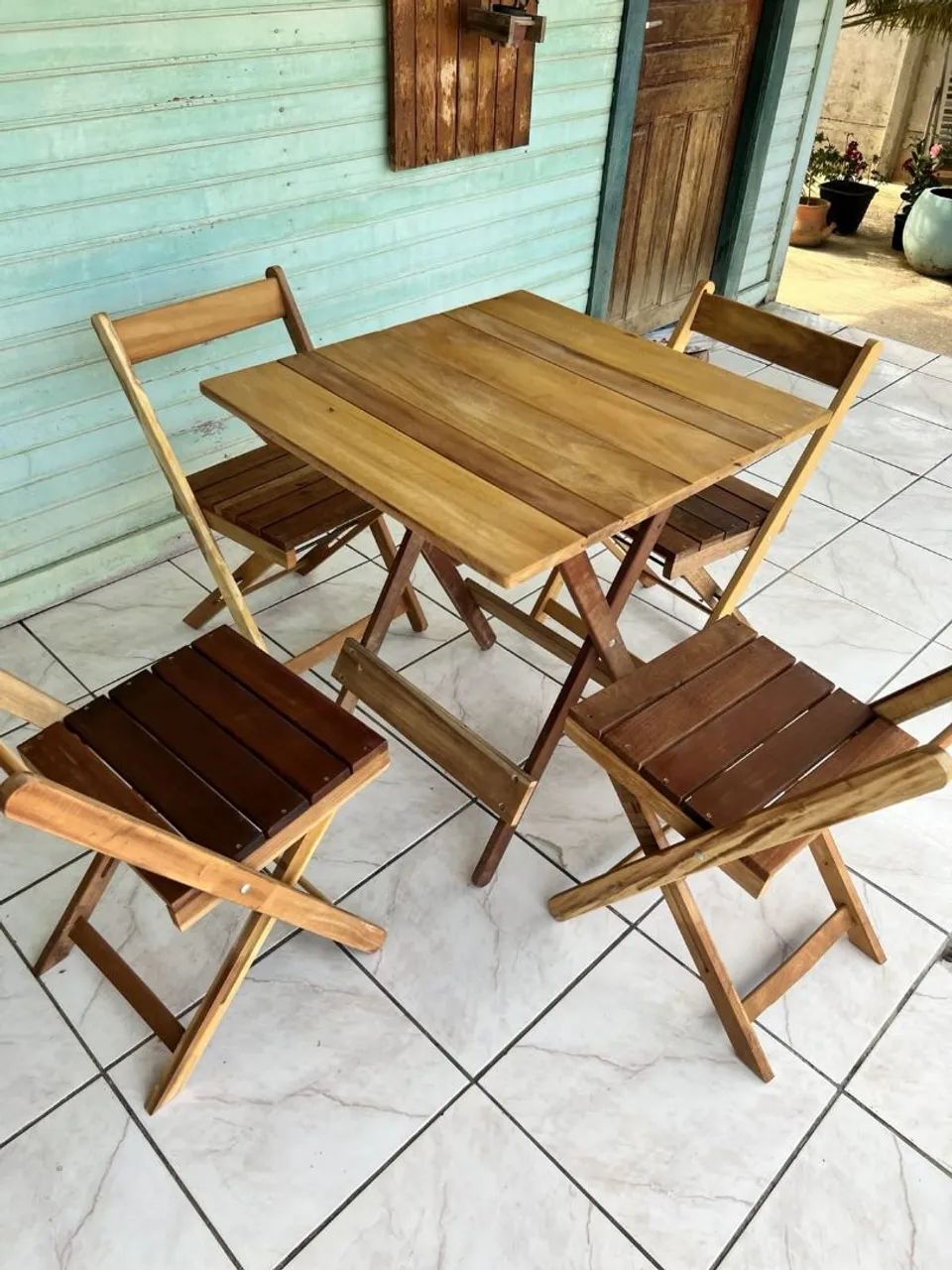 Conjunto de Mesa e Cadeiras de Madeira - Foto 2